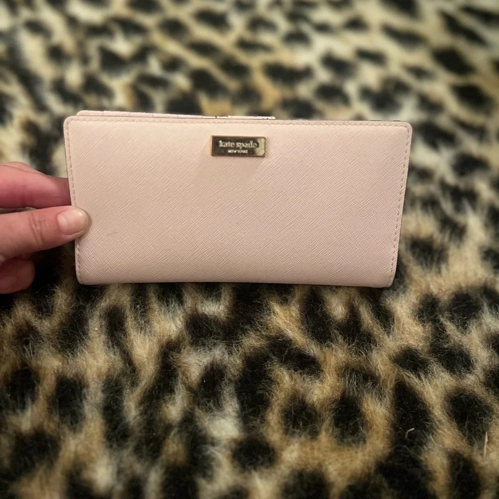 Kate Spade Wallet - Picture 1 of 5